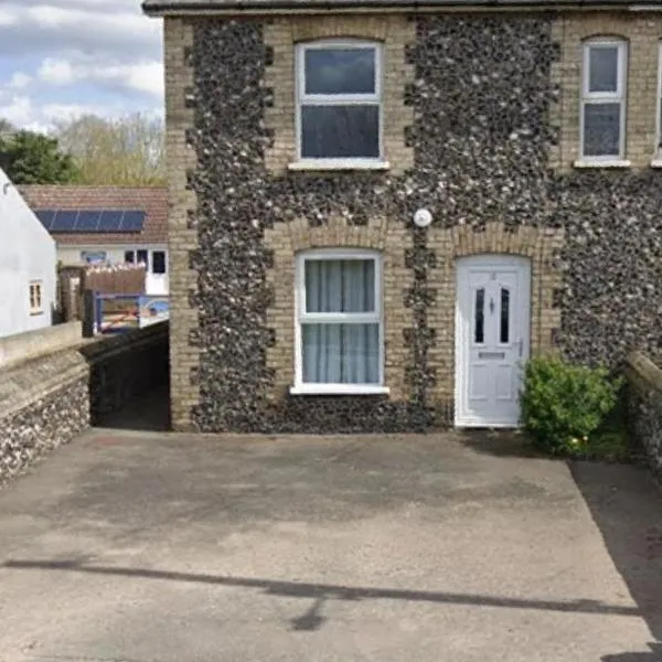 Charming 3 bedroom flint cottage, hotel in Brandon