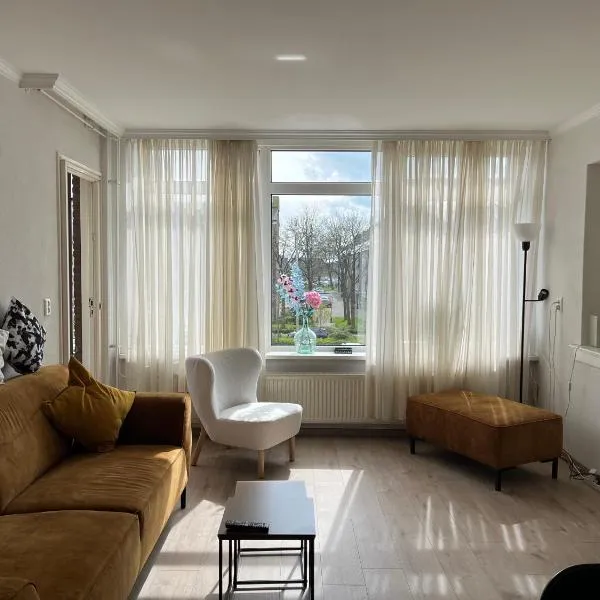 Lovely and spacious apartment in Purmerend, hotel em Purmerend