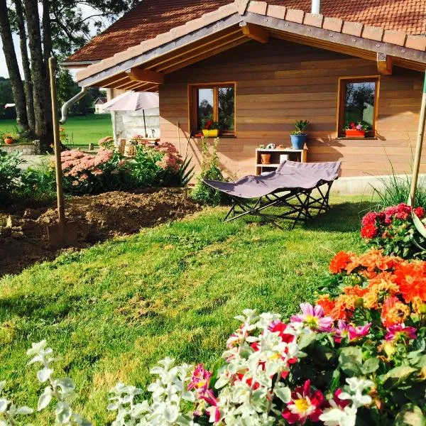 Gîte Les Cigognes, hotel in Orchamps-Vennes