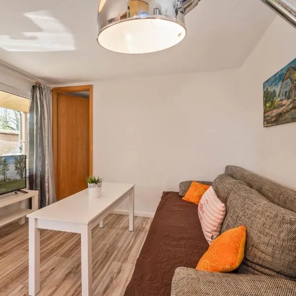 Ferienresort Möwenort Lütow Bungalow 1, hotel in Lütow