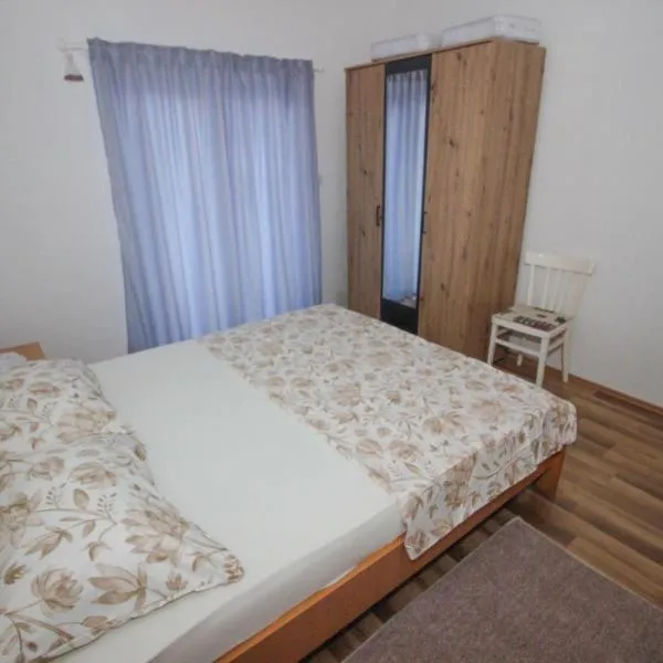 Apartman Ladan, готель у місті Омишаль