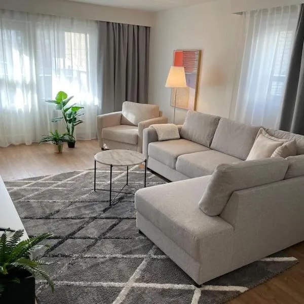 Nice and spacious condo, hotel di Helsinki