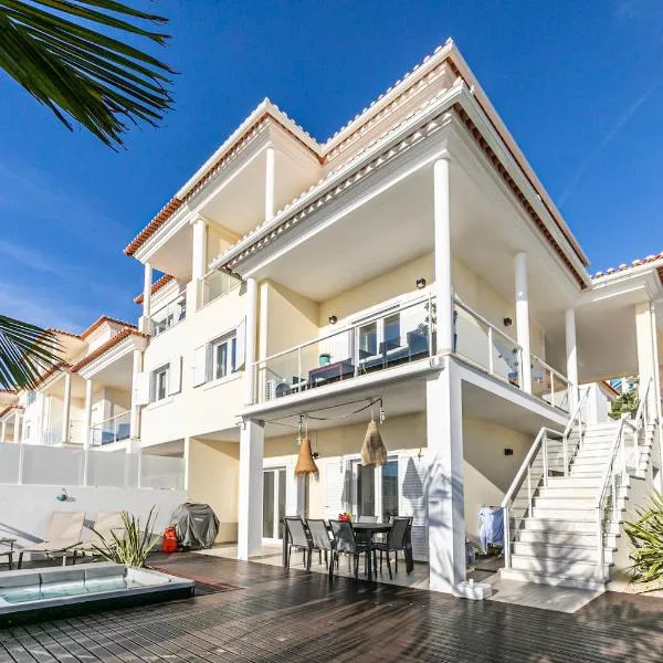 Vibing & Liming Ericeira, hotel in Ericeira