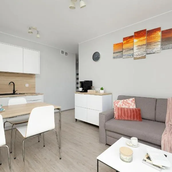 Grunwaldzka 12 B22 - Easy-Rent Apartments - 50m od plaży, hotel v destinaci Pobierowo