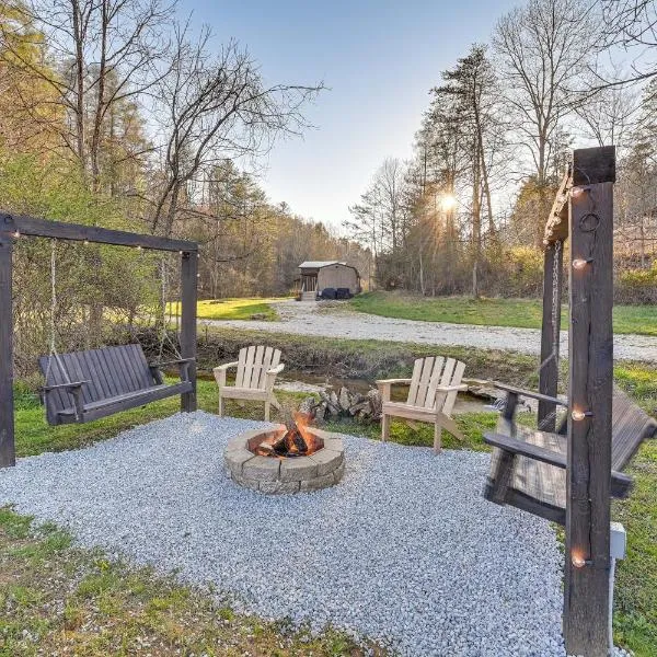 Private Hot Tub Dog-Friendly Red River Gorge Home, hotel in Rogers