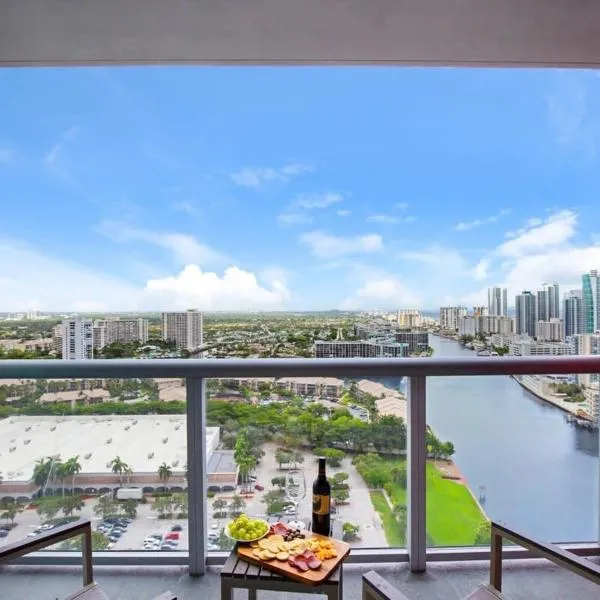 Beachwalk Studio Amazing View Pininfarina Design: Hallandale Beach şehrinde bir otel