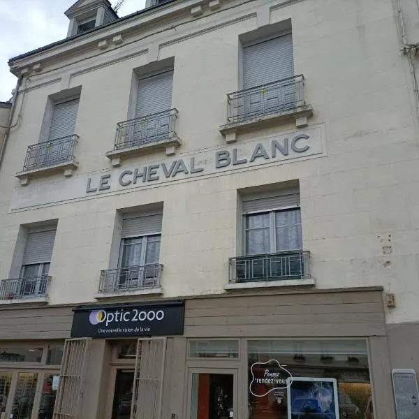 Le Cheval Blanc La Chartre sur le Loir, hotel v destinácii La Chartre-sur-le-Loir