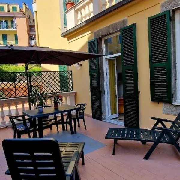 Casa vacanza Teresita 300mt Mare, hotel v destinaci Imperia