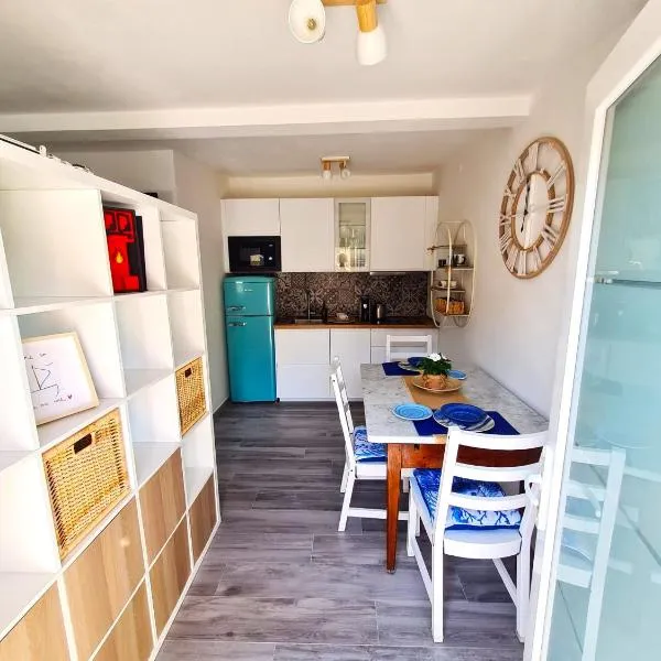 Monolocale con giardino privato, 1 minuto dal mare, hotel Marina di Pisában