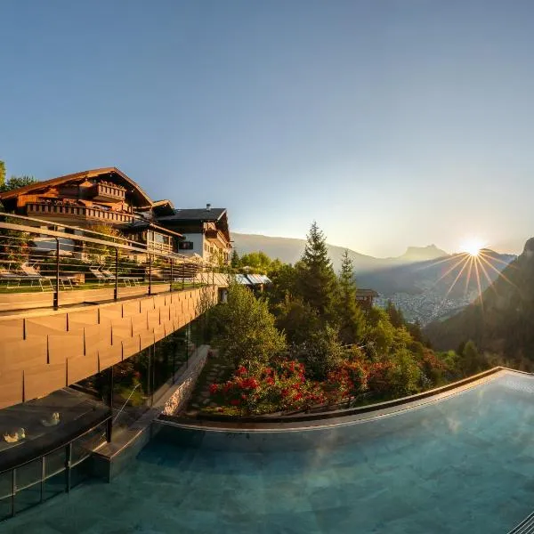 Charmehotel Uhrerhof - Deur, hotel v destinaci Ortisei