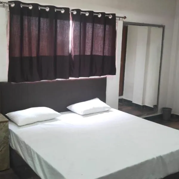 Hotel LION'S BNB, hotel v destinaci Indaur