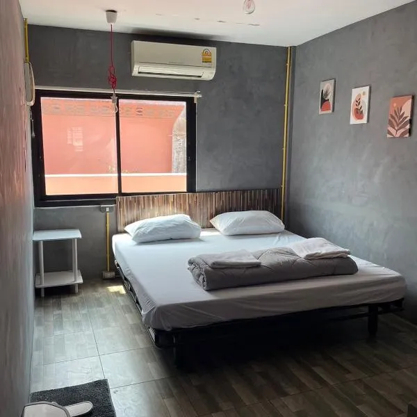 Brio Cafe and Hostel, hotel in Godown