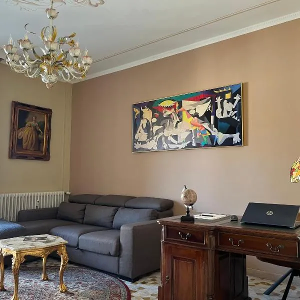 VITTORE 11 SQUARE, hotell sihtkohas Verbania