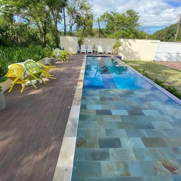 Casa em condomínio fechado em santiago maresias a 100 metros da praia, hotel in São Sebastião