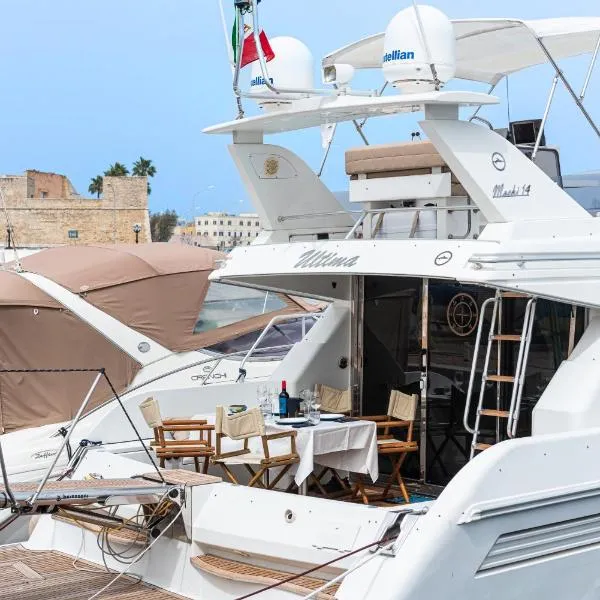 "ULTIMA" love boat, hotel v Bari