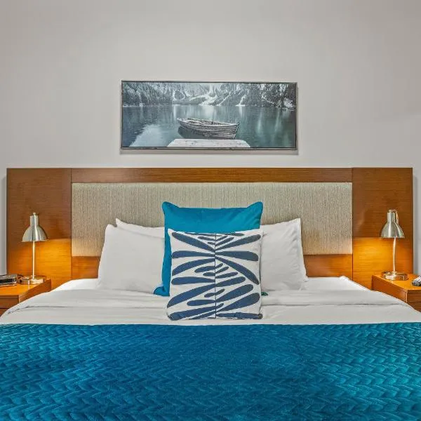 Viesnīca Romantic Mountain Escape Outdoor Hot Tubs & Private Balcony! pilsētā Kenmora