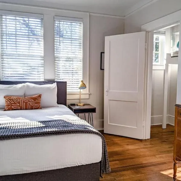 Spacious Industrial Modern Apt, hotel v destinaci Columbia