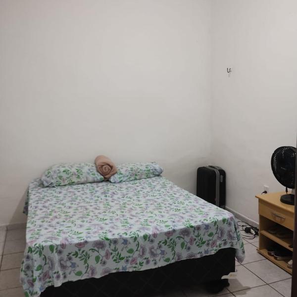 Quarto simples e organizado. - Foto 4