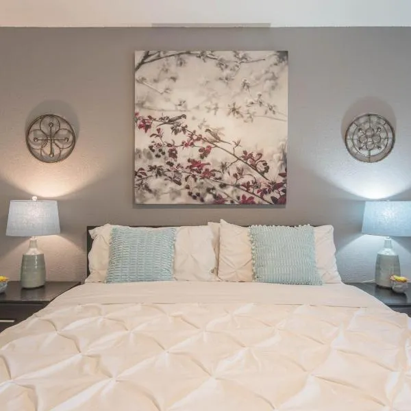 King Bed Remodeled and Walkable Adjacent Kierland Golf, hotel em Scottsdale