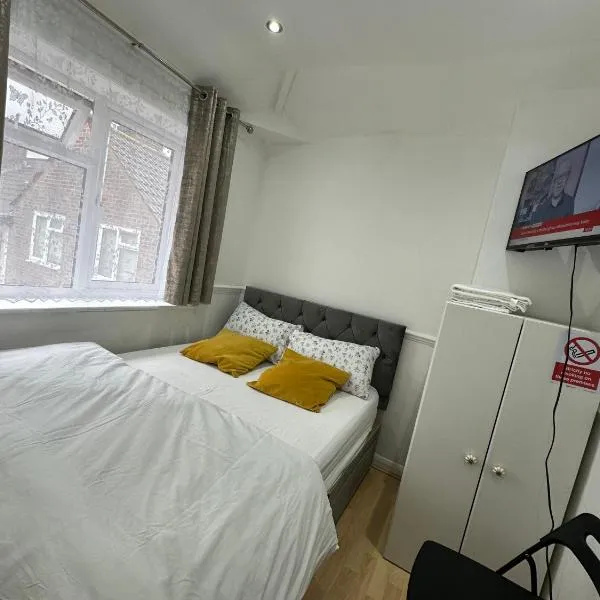 Cosy Smart/Small Double Room in Keedonwood Road Bromley, hotel Bromleyban