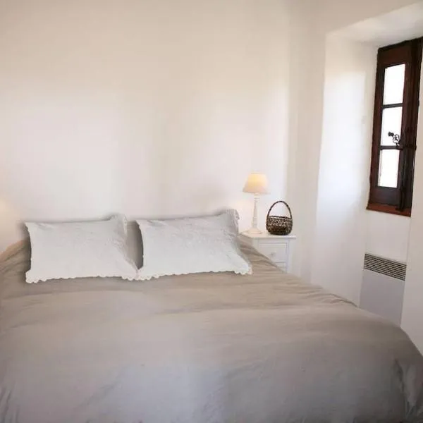 Charme du village-Plage à 10mn, hotell i Corbara