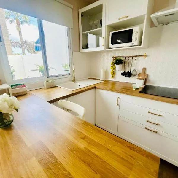 Precioso bungalow residencial Santa Marta, hotel in Costa Del Silencio