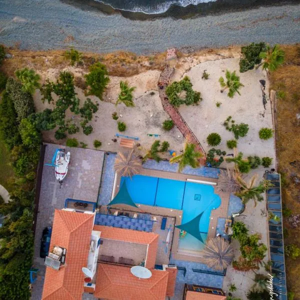 Astrofegia Beachfront Villa, מלון בפומוס