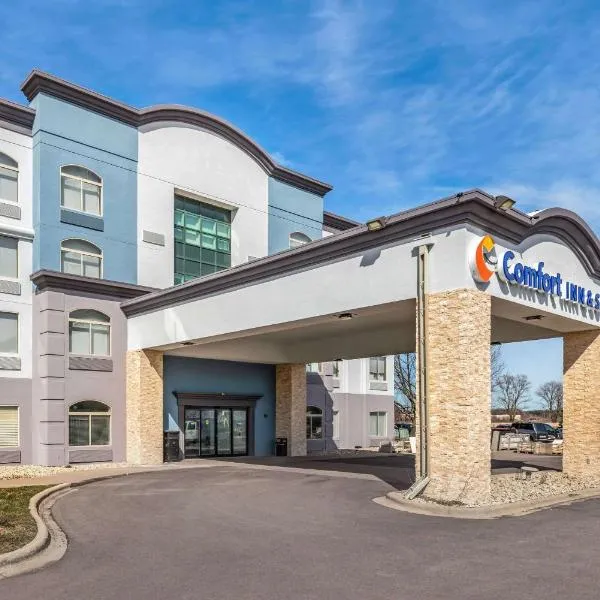 Comfort Inn & Suites、Stoughtonのホテル