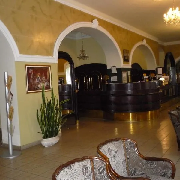 Fiume Hotel, hotel i Békéscsaba