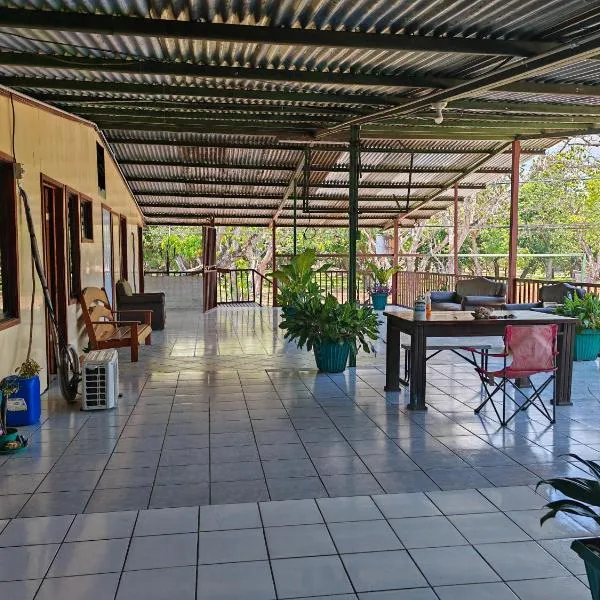 Hostel y Cabinas YILMER, hotel u gradu Pakuera