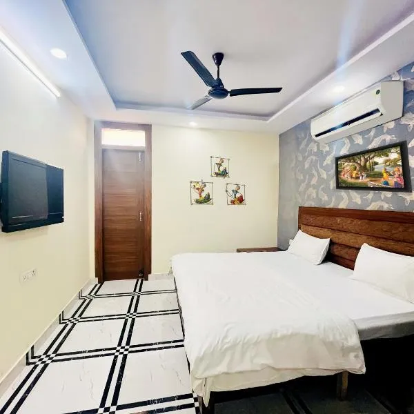 Roomshala 168 Starlight Suites - Near Shalimar Bagh Metro, hotel in Alīpur