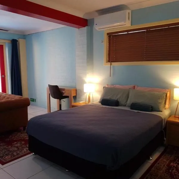 2 bedrooms 2 queen beds private bathroom own entry，Long Jetty的飯店