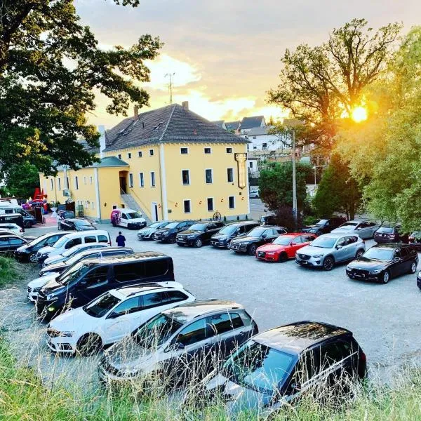 Amara.Festsaal.Gasthaus.Pension, hotel v destinaci Mohorn