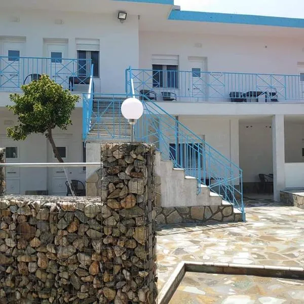 Akrotiri rooms, khách sạn ở Néa Meságkala