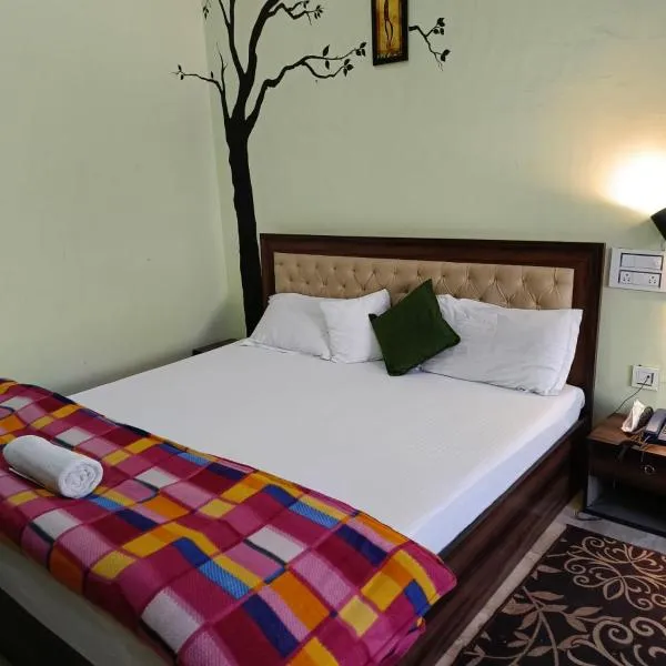 Joshi Holiday Home Stay, hotel v destinaci Lansdowne