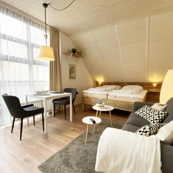 Ferien im Wangerland - Haus Wiesenweg - Apartment 1 1OG, hotel in Horumersiel