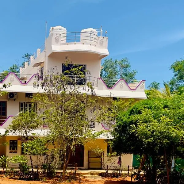 Lotus Garden Guest House, hotel in Auroville