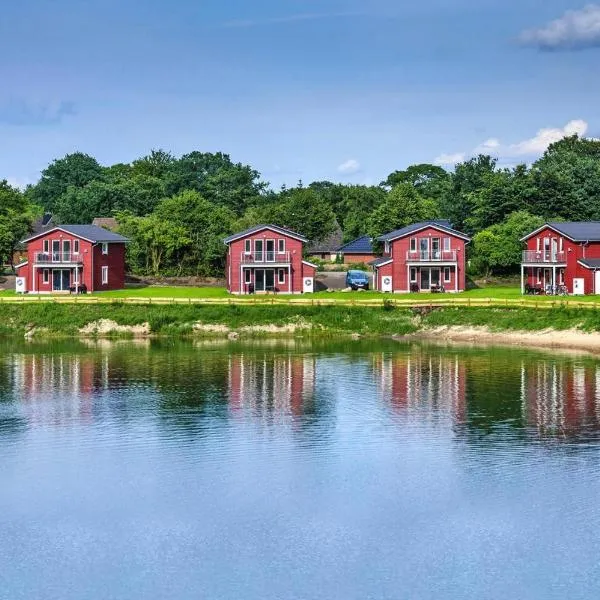 Holiday homes by the lake in the Geesthof holiday park Hechthausen, hotel in Armstorf