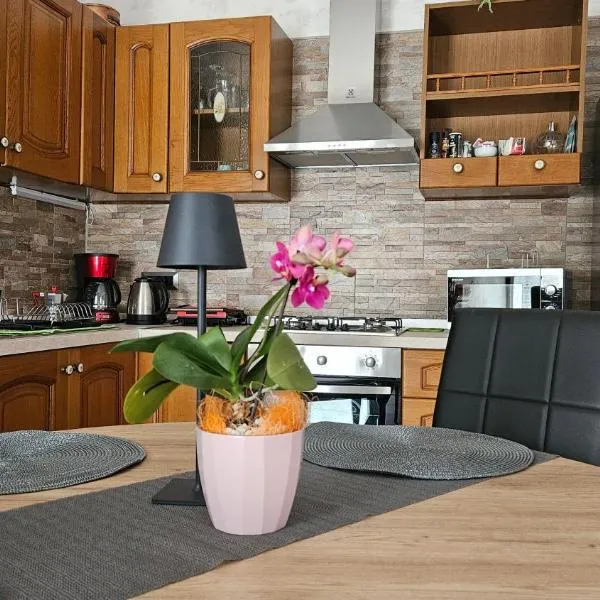 Al BORGO costermano sul garda via pertica 8A, hotel v destinaci Costermano