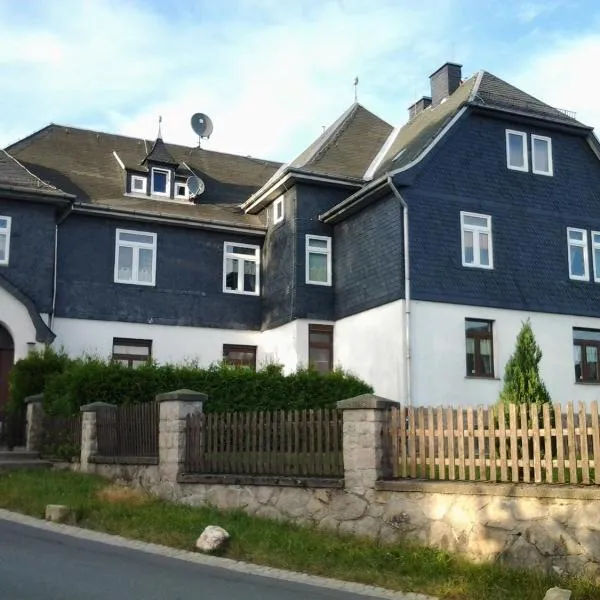 Monteurzimmer Alte Schule Heberndorf 1, hotel v destinaci Wurzbach