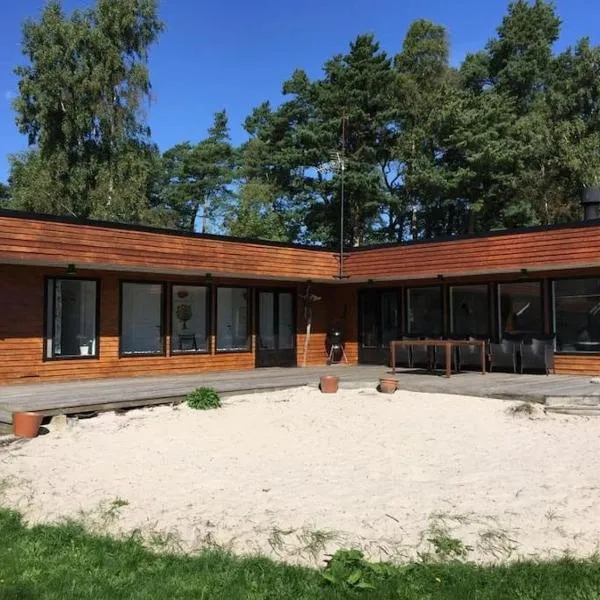 Sandpärlan 8 - Havet Österlen, hotel v destinaci Simrishamn