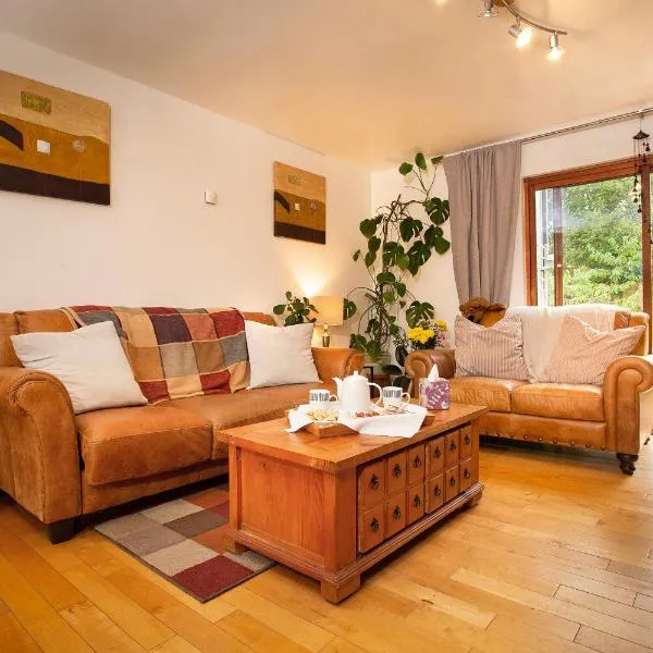 5-Bed Highland Lodge - NC500 - Sleeps 10, hotel in Alness