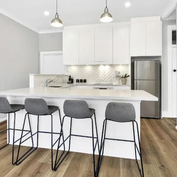 Stylish, Sunny & Spacious 2 Bedroom Apartment, Mosman，位于悉尼的酒店