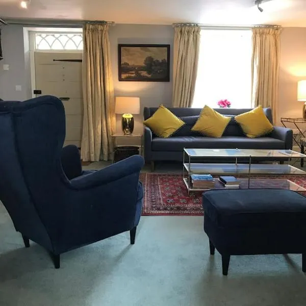 A gorgeous, two double bedroom, period cottage.,Brasted的飯店