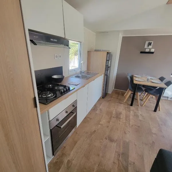 Superbe mobile home neuf - Mazet 71 - Camping la Carabasse, hotel v destinácii Vias