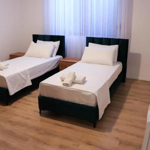 Albora Guest House 2, hotel v destinaci Fier