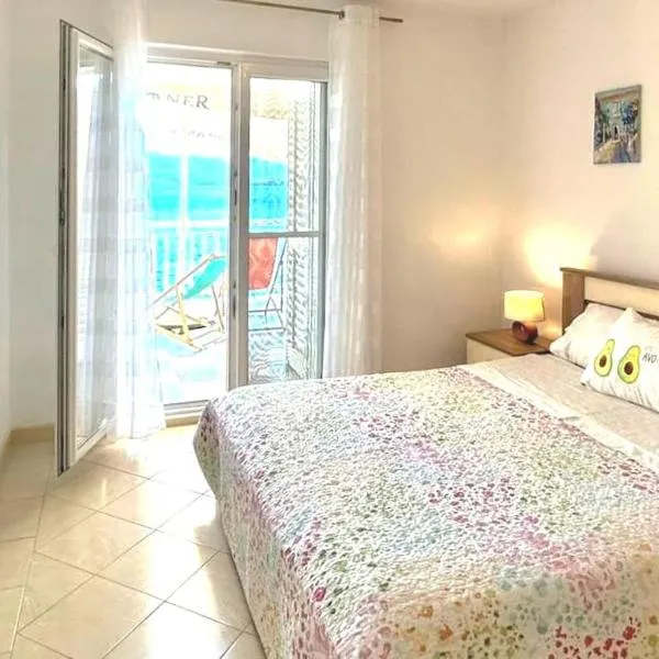 Mirta's apartment, 5m from sea, hotel in Klek