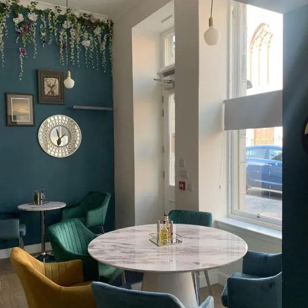 STAG & THISTLE HOTEL AND RESTAURANT, hotel a Fraserburgh