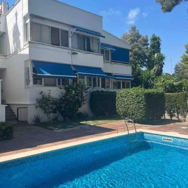 MiniLoft con piscina caminando a la playa, hotel a Tarragona