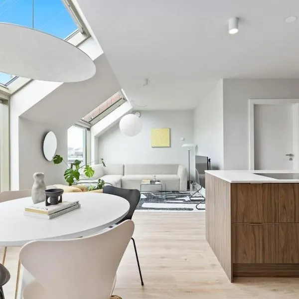 Skylight Lux 3BR/2BA City Center with Free Parking, hotel di Reykjavík